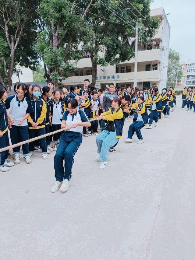 廉江市青平中学举办庆祝2023年“三八”妇女节女生拔河比赛(图4)