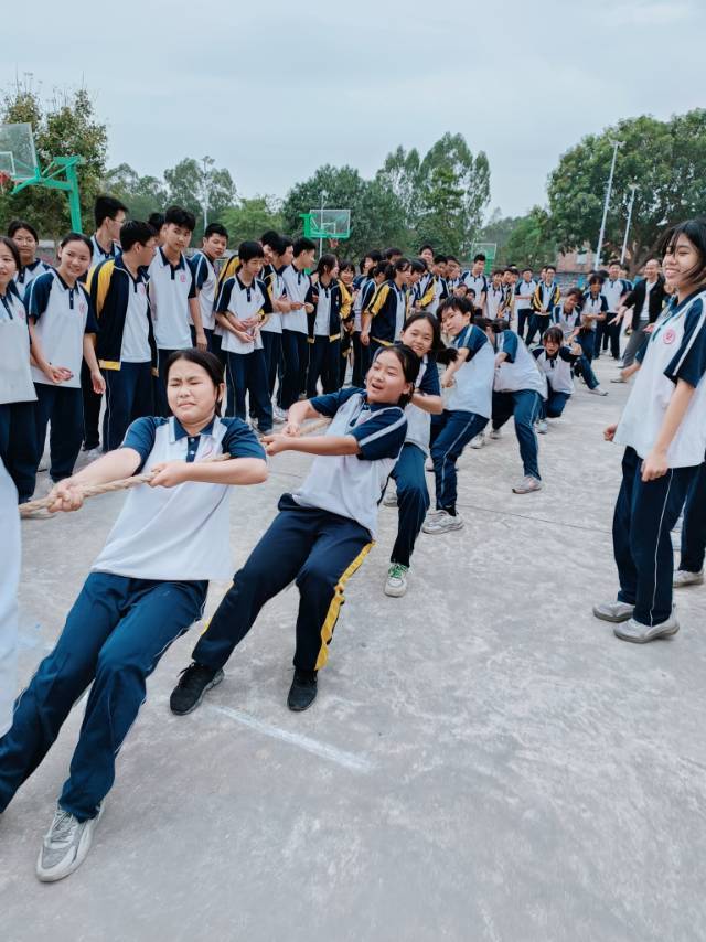廉江市青平中学举办庆祝2023年“三八”妇女节女生拔河比赛(图6)