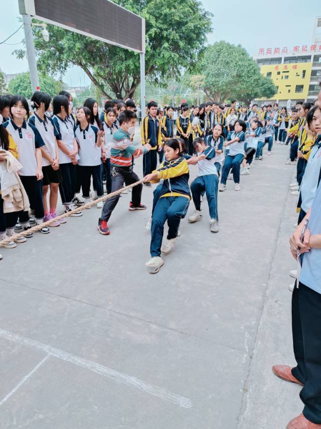 廉江市青平中学举办庆祝2023年“三八”妇女节女生拔河比赛(图8)