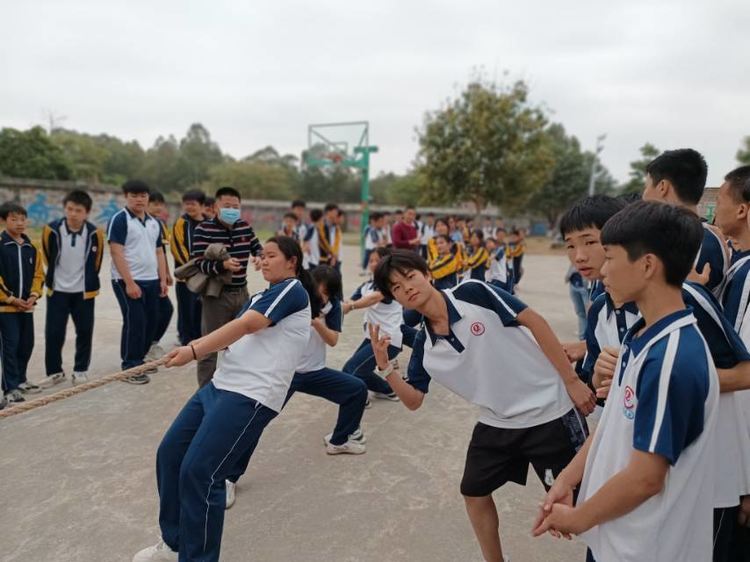 廉江市青平中学举办庆祝2023年“三八”妇女节女生拔河比赛(图9)
